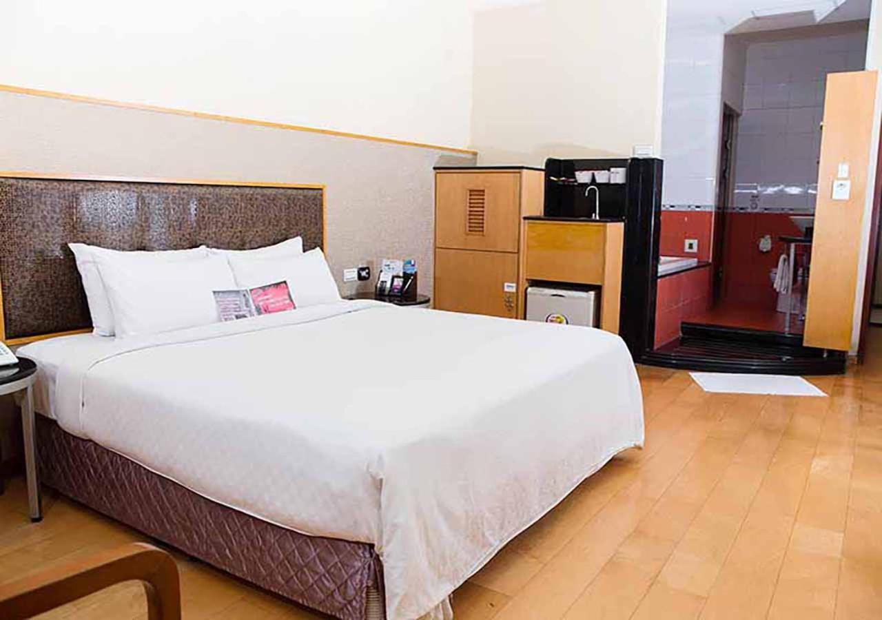 Royal Group Motel Chien Kuo Branch Kaohsiung Exterior photo