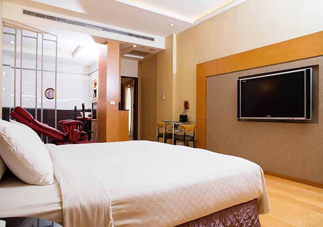 Royal Group Motel Chien Kuo Branch Kaohsiung Exterior photo