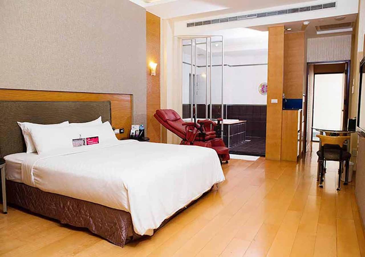 Royal Group Motel Chien Kuo Branch Kaohsiung Exterior photo